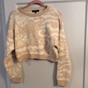 Soft cropped short sweater Medium M womens tan white